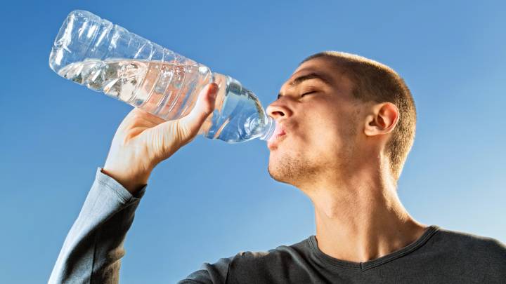 Cómo saber si estamos deshidratados y cuánta agua hay que beber al día - AS.com